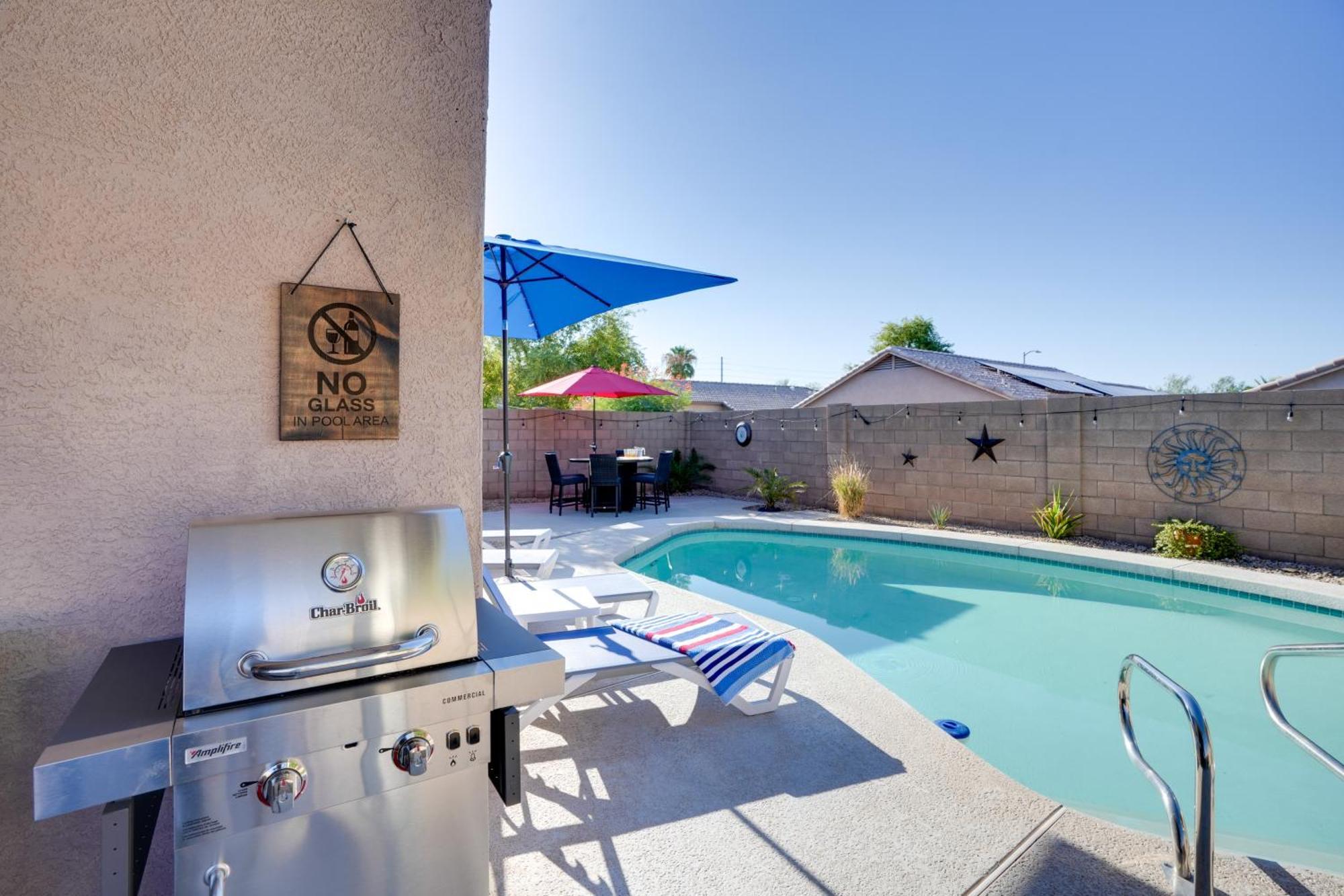 Vila Sunny Surprise Getaway With Private Yard And Pool Exteriér fotografie