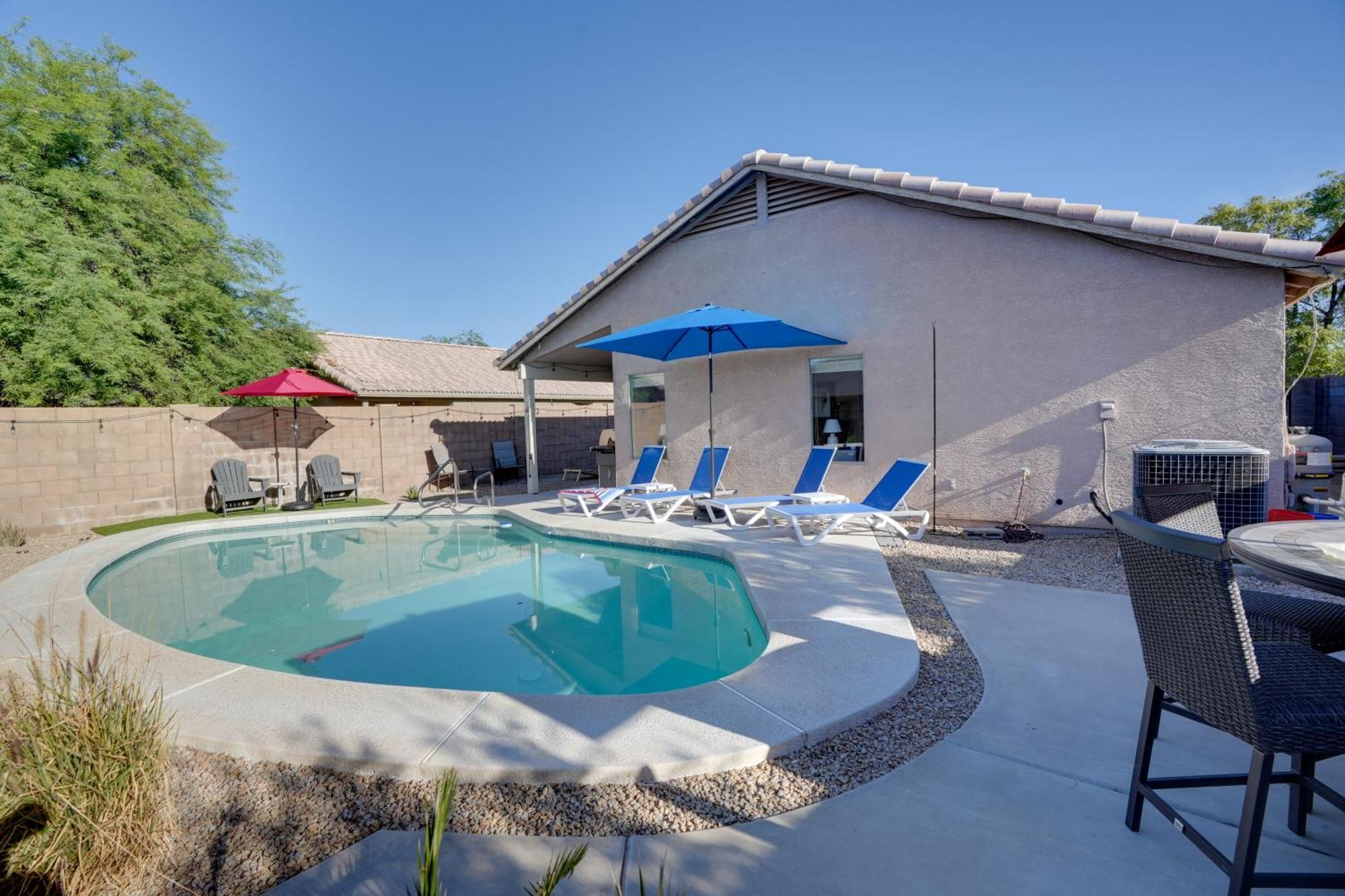 Vila Sunny Surprise Getaway With Private Yard And Pool Exteriér fotografie
