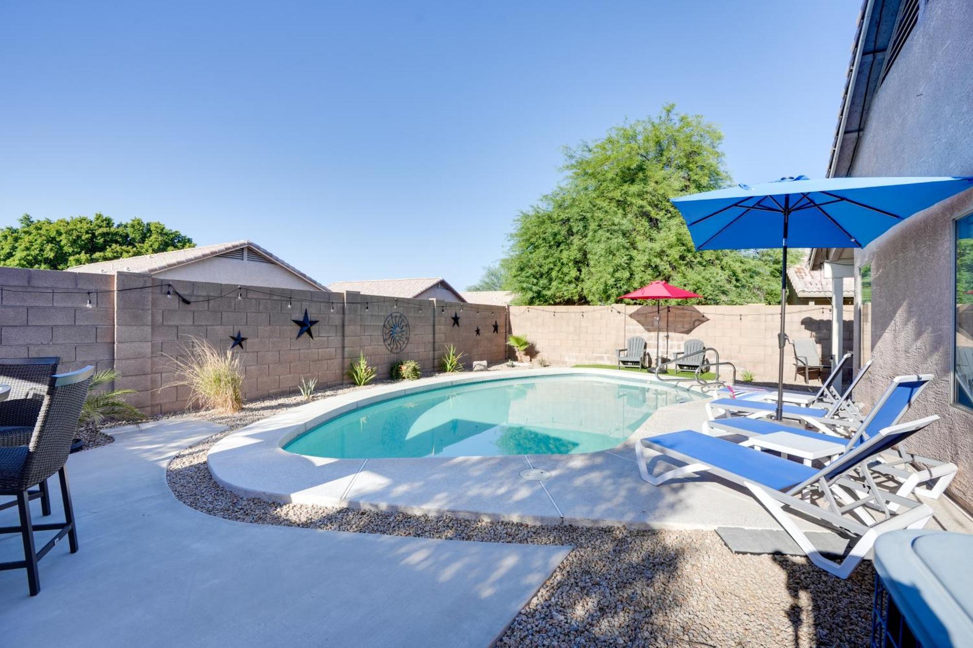 Vila Sunny Surprise Getaway With Private Yard And Pool Exteriér fotografie