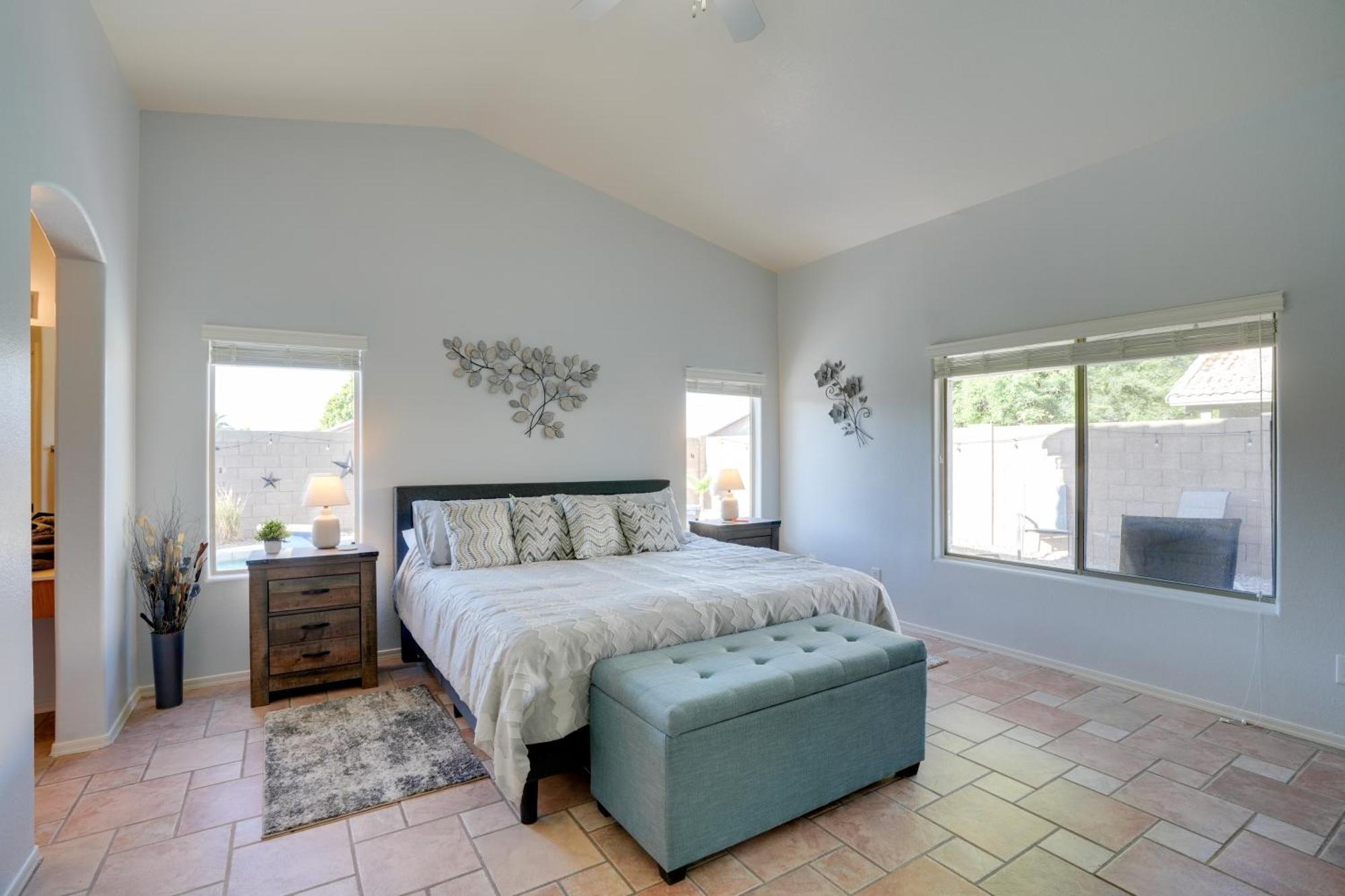 Vila Sunny Surprise Getaway With Private Yard And Pool Exteriér fotografie